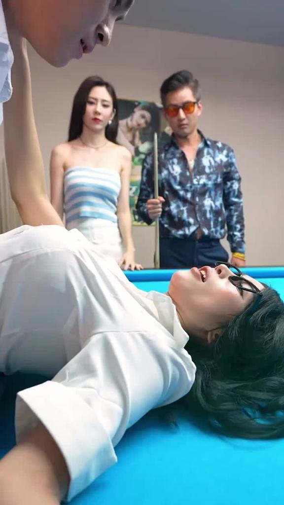 分手后我被台球助教包围了